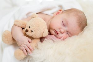 Dlaczego dziecko nie chce spać w nocy?